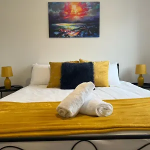 https://village-house-in-st-mellons-close-to-a48-and-m4.cardiffhotelswales.com